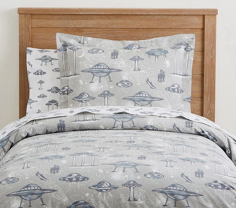 Pottery barn Kids Space Ship Glow-in-the-Dark 4 Pc Sheet Set Full Size - Image 1 of 4