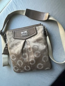 Coach Madison J1076-44394 Dot Op Art Crossbody Bag BRAUN Lederbesatz mit Charm - Bild 1 von 14