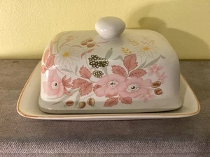 Vintage BOOTS HEDGE ROSE Pottery COVERED BUTTER DISH - Picture 1 of 4