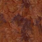 Tissu courtepointe en coton noix de muscade marron Hoffman Bali Batik dans la cour
