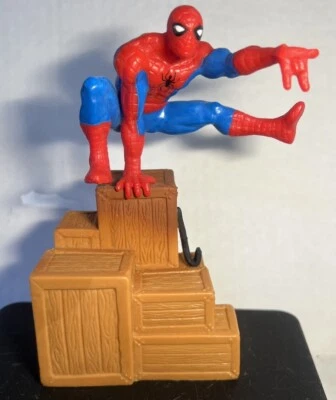 Figura PVC Applause 1997 The Amazing Spider Man Equilibrándose en Cajas 5.5" Foto 1 de 4