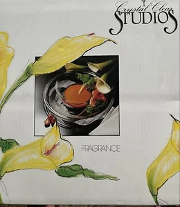Round Glass Divided Sectional Chip Dip Tray Dish Studios Fragrance Calla Lily - Picture 1 of 3