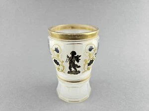 Biedermeier Becherglas. Alabasterglas m. Putti, Triangel, Harfe. Böhmen, um 1850 - Picture 1 of 9