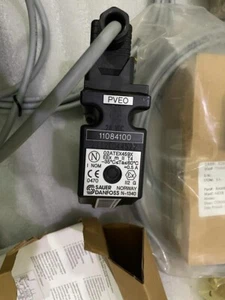 New Danfoss PVG 32 11084100 - PVEO32 Electrical Actuation - Picture 1 of 5