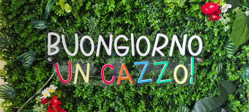 Insegna luminosa da interno – Buongiorno Un Cazzo! - Immagine 1 di 4