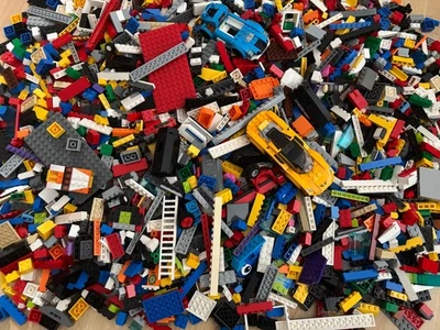 Joblot Bundle Of genuine Lego well over 3kgs kilos. Cars castle wheels windows - Image 1 of 4