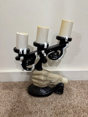 Gemmy Halloween Animado Tamaño Natural Giles The Butler Mano y Candelabro Funciona LEER Foto 1 de 4