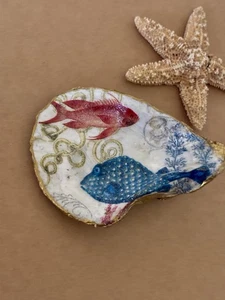 Fish Trinket Dish, Jewelry Holder Oyster Shell Decoupage Art Coastal Decor - Bild 1 von 9