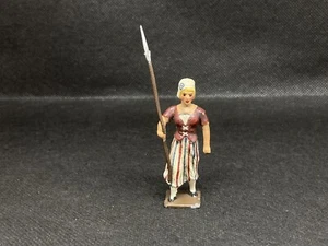 Damenfigur mit Speer von C.B.G Frankreich (gelb 686) gestreifter Rock - Bild 1 von 7