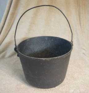 Antique Cast Iron No. 8/44 Cowboy Campfire Gate Mark 3 Legged Kettle Bean Pot - Picture 1 of 9