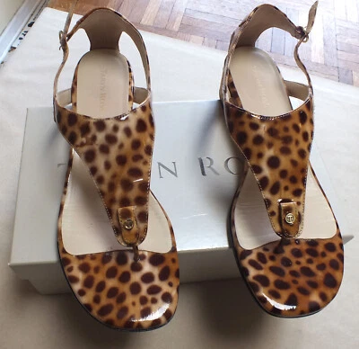 Taryn Rose Kat Patent Low-Wedge Thong Sandals $219 in Box Sz. 9M Foto 1 de 4