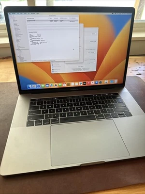 Apple MacBook Pro 15,4 pulgadas 2019 - i7 6 núcleos 2,6 GHz 16 GB SSD 1 TB - Radeon Pro 555x Foto 1 de 4