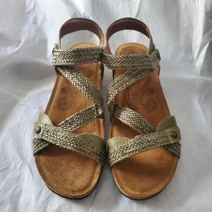Taos Trulie Z-Riemen grüne Damen-Sandale EU 41/10-10,5 US Keilabsatz Spanien 175 $ NEU - Bild 1 von 17