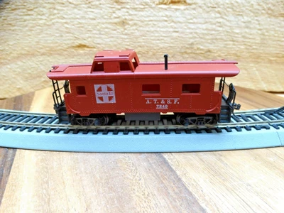 TYCO HO Scale 35' Weighted Santa Fe A.T. & S. F. 7240 Cupula Caboose - Image 1 of 4
