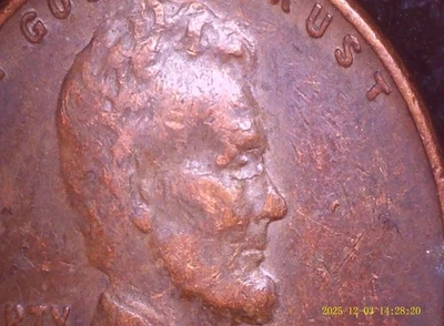 1951 D Lincoln Wheat Cent  Retained Clamshell Lamination Error on Lincolns Eye - Image 1 of 4