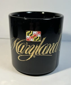 Taza de café Maryland negra con letras doradas con bandera estatal hecha en Inglaterra - Imagen 1 de 7