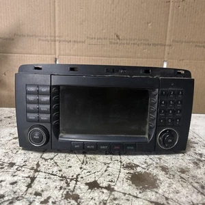 06-09 MERCEDES BENZ W251 R350 R320 AM/FM RADIO NAVIGATION CD PLAYER SCREEN OEM - Picture 1 of 20