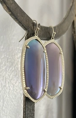 Pendientes colgantes Danielle de oro ágata iridiscente Kendra Scott - raros de colección Foto 1 de 4