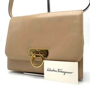 Borsa a tracolla Salvatore Ferragamo Gancini ferramenta oro beige - Foto 1 di 11