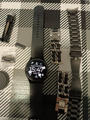 Samsung Galaxy Watch4 40mm Cassa di Alluminio, Cinturino Sportivo Nero, Orologio - Immagine 1 di 3