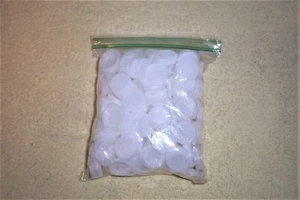 200 SCREW TOP WATER 1 inch CLEAN BOTTLE CAPS CRAFTS - Picture 1 of 2