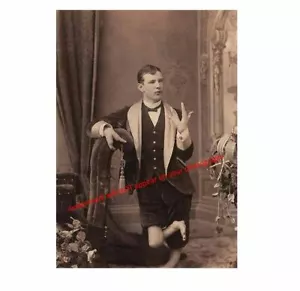 FOTO VINTAGE RACCAPRICCIANTE RAGAZZO ARAGOSTA SPAVENTOSA SIDESHOW CIRCO MOSTRO RAGAZZO - Foto 1 di 2