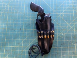Revolver R/H Pigskin lined Leather w/bullet 45/44 loops - Picture 1 of 2