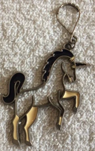 Unicorn Horse Black White Color Metal - Vintage KEY RING KEYCHAIN - Imagen 1 de 3