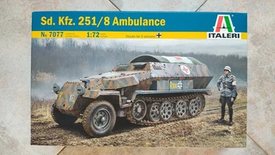 ✅ITALERI 7077 - Scala 1 : 72 Sd.Kfz. 251/8 AMBULANCE Germania Seconda G.M. - Immagine 1 di 4
