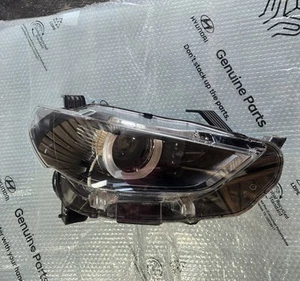 MAZDA BT50 TF, RIGHT HEADLIGHT, LED, AUTO LEVELLING TYPE, 2020-2025 - Picture 1 of 8
