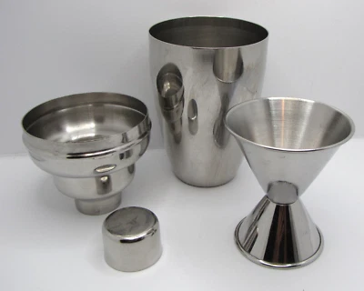 Stainless Steel Self Contained Bar Kit, Shaker, Shot Measure, Strainer - Image 1 of 3