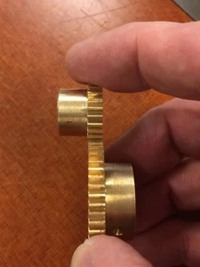 2 ENGRANAJES DE LATÓN 32 PASO 25-50 DIENTES RELACIÓN 2:1 DIÁMETRO 1/4". JUEGO DE TORNILLOS 10-32 - Imagen 1 de 5