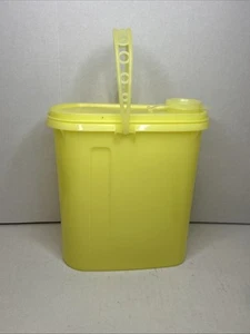Vintage Tupperware Yellow Juice Quart Container Lid Handle 587-7 USA Made 1970's - Picture 1 of 9