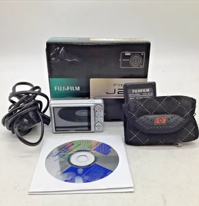Fujifilm FinePix J210 10.0MP Digitalkamera silber mit Box und Ladegerät getestet - Bild 1 von 8