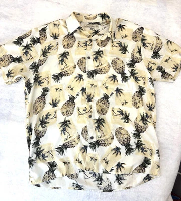 Munsingwear Short Sleeve Button Up Casual Rayon Shirt Pineapple Hawaiian Medium - Image 1 of 4