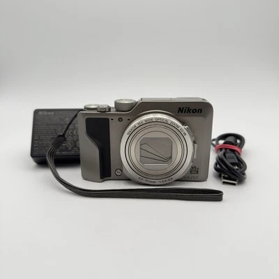 Nikon COOLPIX A1000 16.0MP Digitalkamera - Silber - Getestet - Bild 1 von 4