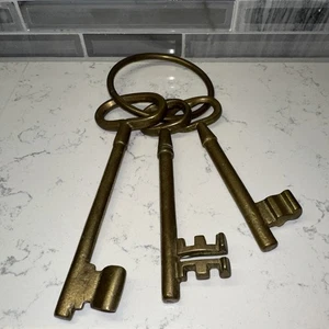 VTG ~ Large Heavy Brass Skeleton Keys on Ring, Set of 3 Keys, Wall Decoration - Picture 1 of 6