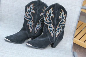 DINGO SCHWARZ LEDER WILDLEDER WESTERN BESTICKT HARNESS STIEFEL DAMEN GRÖSSE 6,5 NEU OHNE ETIKETT - Bild 1 von 7