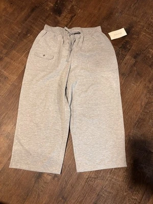 🩶 Studio Works Women’s Petite Medium Gray Snap Pocket Capri Pants NWT 🩶 - Image 1 of 4