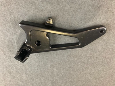 MOTO GUZZI -CALIFORNIA STONE 1100 1983-2014L/H  Footrest HANGER  GU03446045 -NEW — 第 1/4 张图片