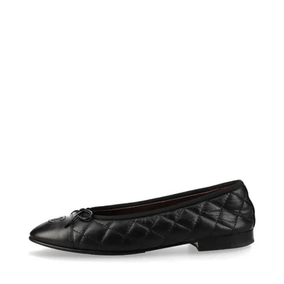 Zapatos de salón planos Chanel Coco Mark Matelasse de cuero 37,5C para dama negros cinta G26250  Foto 1 de 4