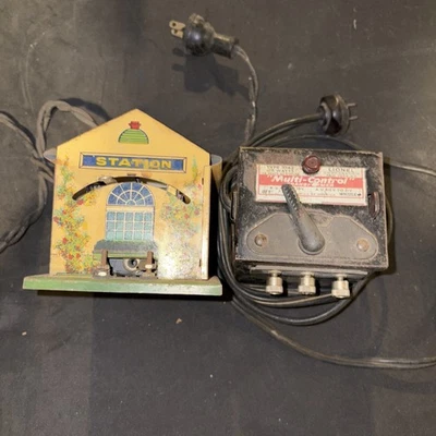 Lionel No. 1017 Tin Transformer  Station & Lionel 1042 transformer.  - Image 1 of 4
