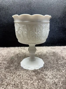 vintage milk glass Vase - Picture 1 of 5