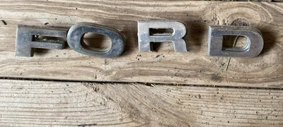 Camión Ford 1973-1979 78-79 Bronco capó emblema conjunto F O R D buenos tacos OEM OE Foto 1 de 4