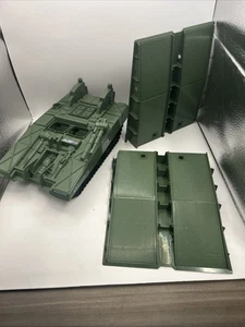 Vintage GI Joe 1985 Toss N Cross Bridge Layer Tracks Original Hasbro Teile - Bild 1 von 6