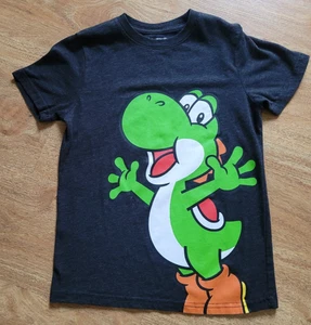 Maglietta grafica personaggio Nintendo Super Mario YOSHI 2023 bambino taglia M - Foto 1 di 4