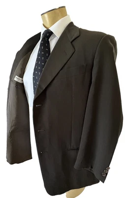 Armani Collezioni Men's  100% Virgin Wool 3 Button Suit Jacket Size 42S - Image 1 of 4