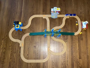 Fisher-Price GeoTrax Zugset - riesiges Set - Hängebrücke, Scheune, Fabrik - Bild 1 von 7