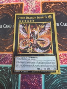 Yu-Gi-Oh! Cyber Drache Unendlichkeit MAGO-DE033 Premium Gold Rare 1. Auflage NM - Bild 1 von 4