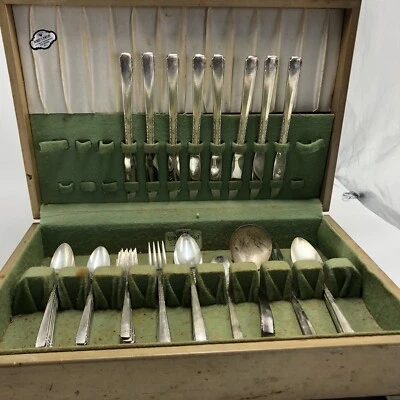 Juego de 54 cubiertos plateados Oneida 1881 Rogers Brookwood Banbury en caja. Foto 1 de 4